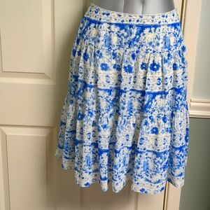 Chaps white and blue midi skirt with lining. Size M. New with the tag.